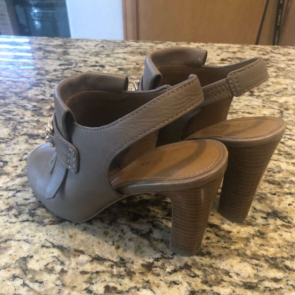 Coach heels - Picture 2 of 3